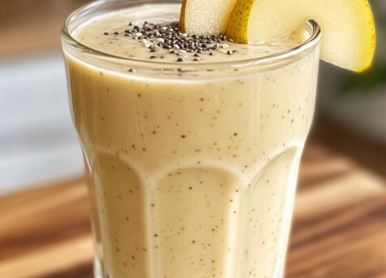 Energizing Pear-Vanilla Smoothie prepared at home with simple ingredients and clear steps.