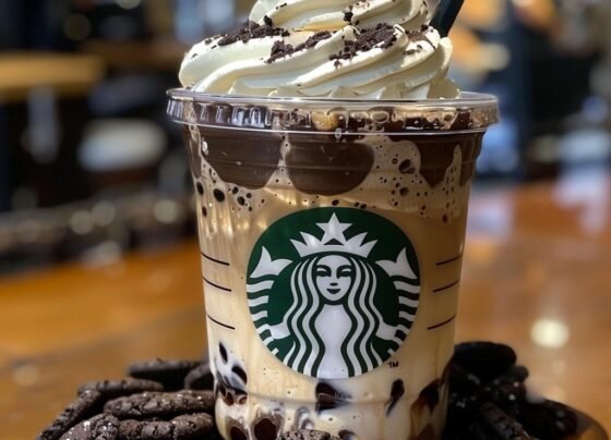 Cookies & Cream Frappuccino prepared at home with simple ingredients and clear steps.