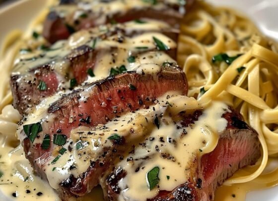 Savory Steak Gorgonzola Alfredo with Creamy Parmesan Sauce prepared at home with simple ingredients and clear steps.