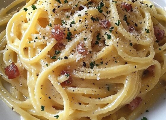 Spaghetti Carbonara Recipe | Creamy and Savory prepared at home with simple ingredients and clear steps.