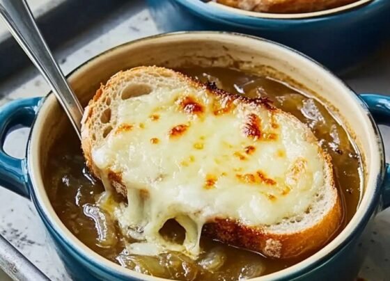Rich and Simple French Onion Soup prepared at home with simple ingredients and clear steps.